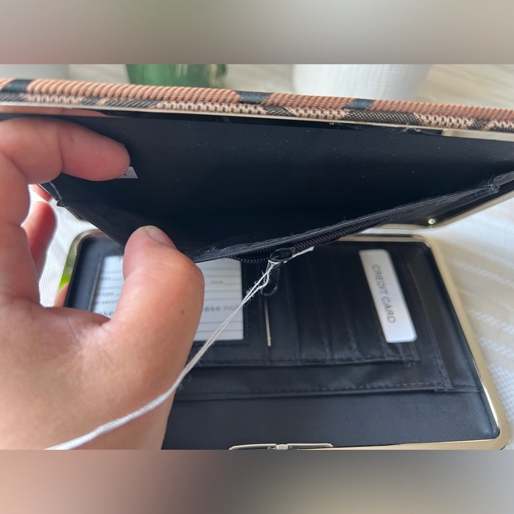 🌸4/$25 Dark Brown “G” snap wallet/clutch - Picture 7 of 8
